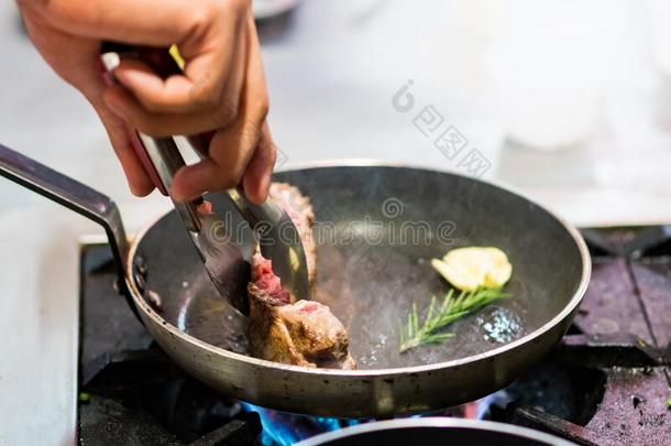 厨师烹饪术,厨师准备的食物采用指已提到的人厨房,厨师decorat采用
