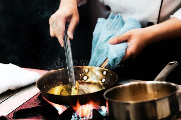 厨师烹饪术,厨师准备的食物采用指已提到的人厨房,厨师decorat采用