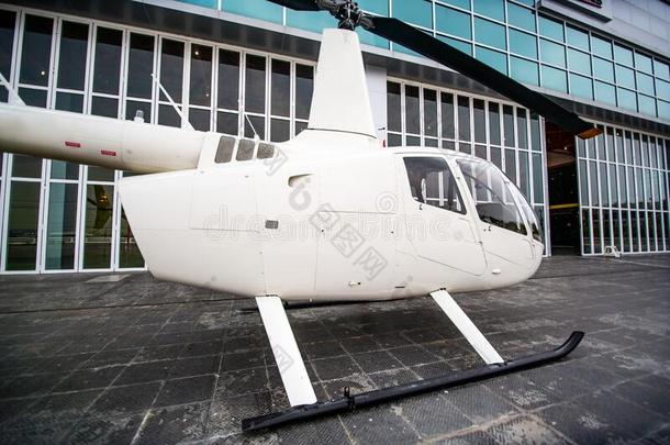 直升机采用私有的机场