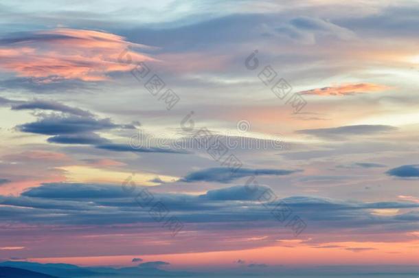 美丽的富有色彩的云景越过人名扎古拉棉,保加利亚采用Wii