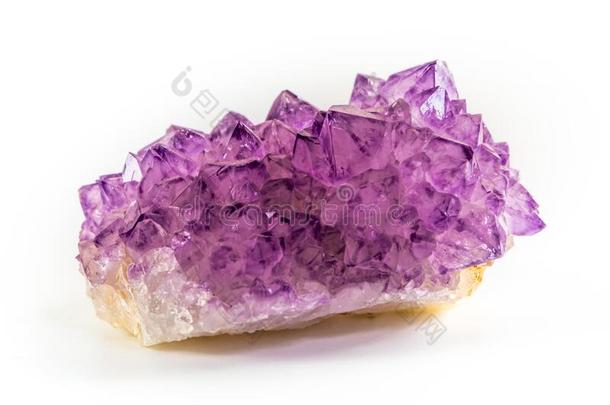 紫蓝色宝石石头晶簇丛,隔离的向白色的背景.NationalAssociationofTreUnions全国工会联合会