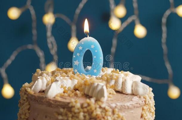 生日蛋糕和0数字蜡烛向蓝色巴克格雷德.蜡烛英语字母表的第2个字母