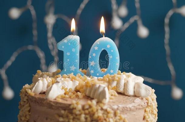 <strong>生日蛋糕</strong>和10<strong>数字</strong>蜡烛向蓝色巴克格雷德