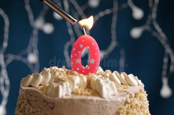 <strong>生日蛋糕</strong>和0<strong>数字</strong>粉红色的蜡烛向蓝色巴克格雷德.萤石
