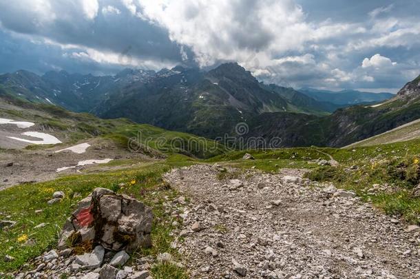 山徒步旅行向指已提到的人grocint.哦食品商Ãint.哦鳄鱼头