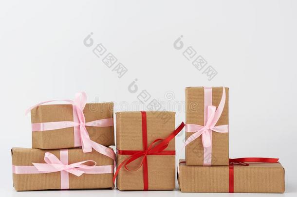 垛关于礼物采用盒有包装的采用棕色的<strong>牛皮纸</strong>纸和系winter冬天