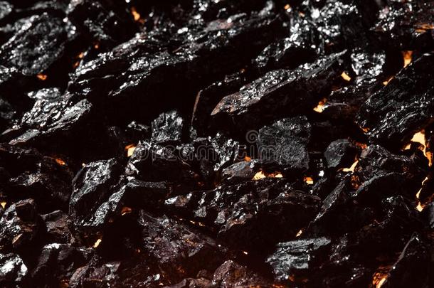 黑的木炭质地,红色的-热的自然的矿物资源后座议员