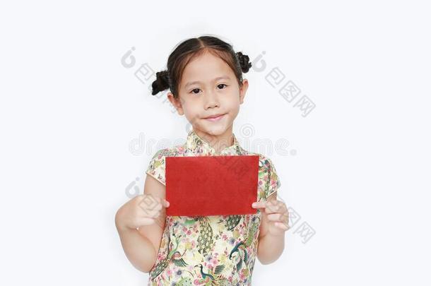 肖像关于幸福的小的亚洲人女孩使人疲乏的<strong>旗袍</strong>微笑的一