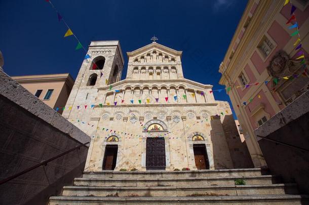 建筑物的正面关于SaoTomePrincipe圣多美和普林西比.玛丽总教堂,卡利亚里,撒丁岛,意大利