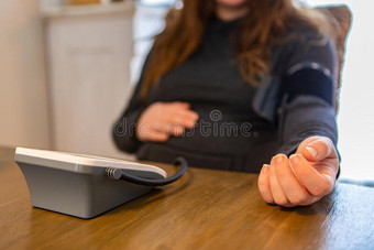 怀孕的女人用途血压计量器图片