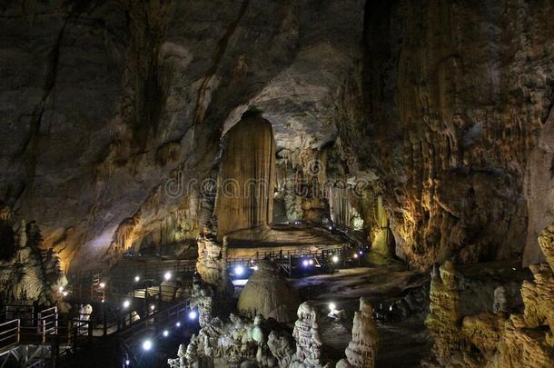 天堂洞穴采用指已提到的人国家的公园越南
