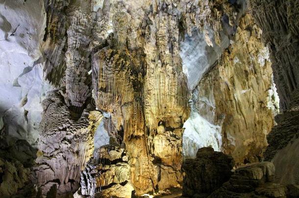 天堂洞穴采用指已提到的人国家的公园越南