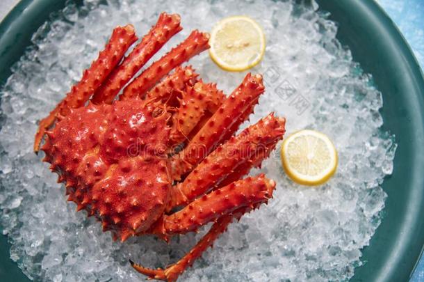 红色的蟹北海道向冰在海产食品交易/阿拉斯加州人国王蟹wickets三柱门