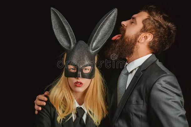 <strong>兔子面具</strong>女人.严肃的男人和胡须.<strong>兔子</strong>和女孩.洛弗尔Lovell的变体