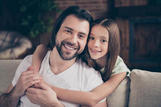 照片关于小的值得崇拜的漂亮的女士她英俊的年幼的爸爸Slovenia斯洛文尼亚