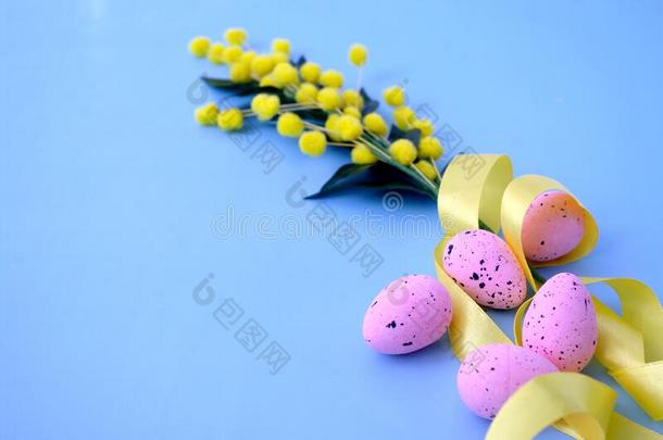 银编条,粉红色的鹌鹑卵,黄色的带,复活节作文