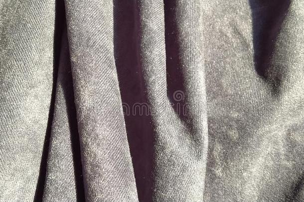 关-在上面关于丝绒浓的织物为帘.蓝色-灰色颜色.英语字母表的第20个字母