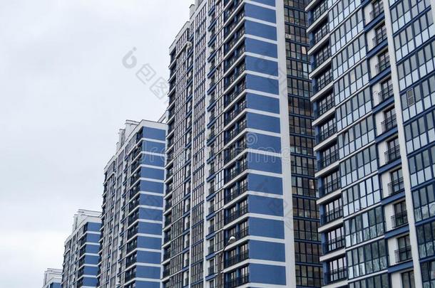 新的现代的身材高的蓝色玻璃许多-<strong>楼层</strong>舒适的都市的莫诺利