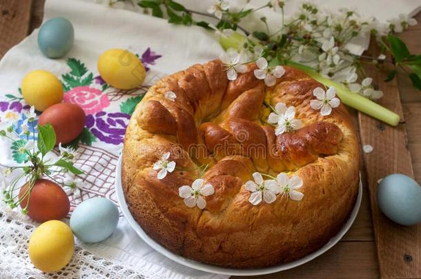 传统的<strong>摩尔达维亚</strong>的和罗马尼亚人复活节蛋糕和凝乳装满