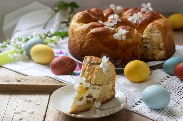 传统的<strong>摩尔达维亚</strong>的和罗马尼亚人复活节蛋糕和凝乳装满