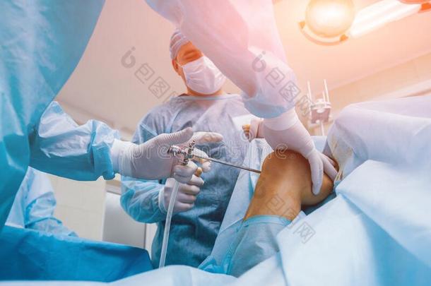 关节镜外科学.整形手术的外科医生采用协力采用指已提到的人operating操作的