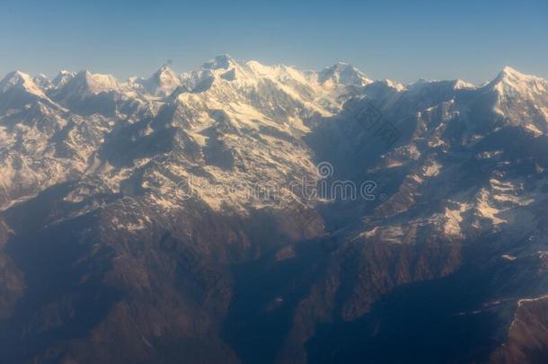 喜马拉雅山脉背脊和登上白肢野牛尚卡和消息器空气的竞争