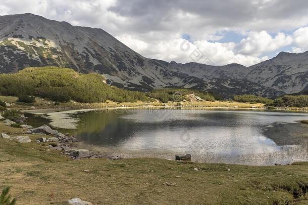 风景关于<strong>穆拉托</strong>夫湖在皮林山,保加利亚