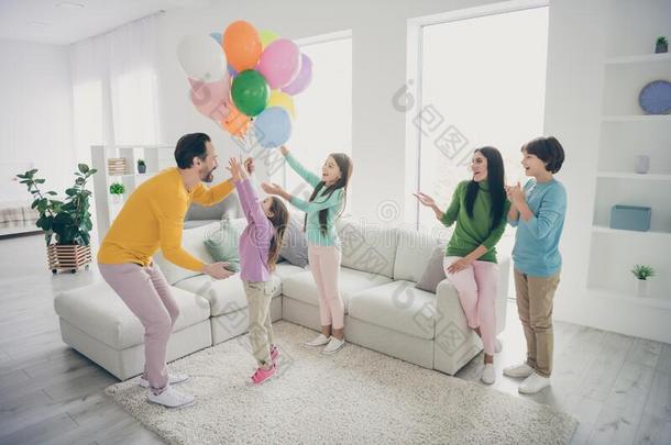 满的大小照片关于积极的乐趣欢乐的人家庭享有厘米/秒