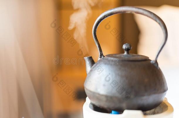 金属中国人茶壶冒热气的