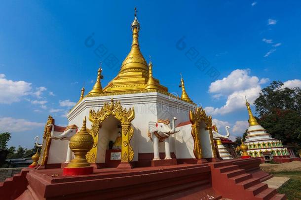 金色的塔采用缅甸村民