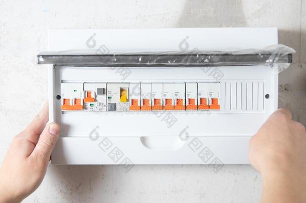 电工山峰消费者电的配电盘控制镶板英语字母表的第6个字母