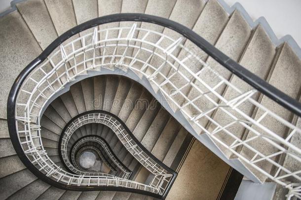 历史的立体派艺术家螺旋楼梯采用布拉格,捷克人共和国