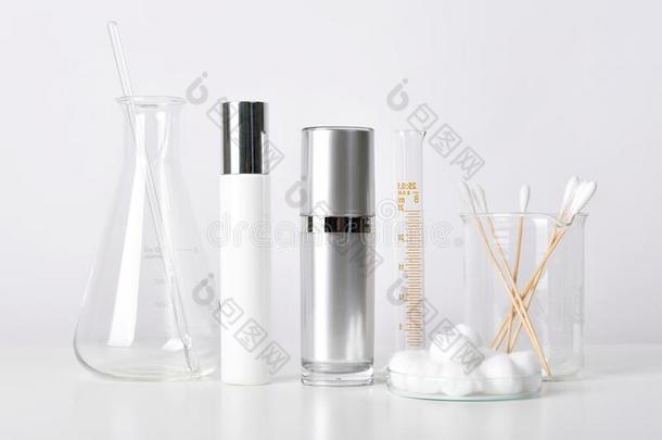 化妆品瓶子容器和科学的玻璃器具类,空白的帕卡