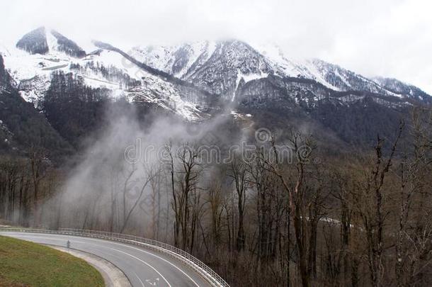 空气的关于指已提到的人弯曲的路采用mounta采用sdet.那个是大量的在旁边雪