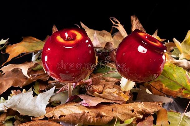 美味的爱苹果:苹果大量的和红色的焦糖,向一伍德