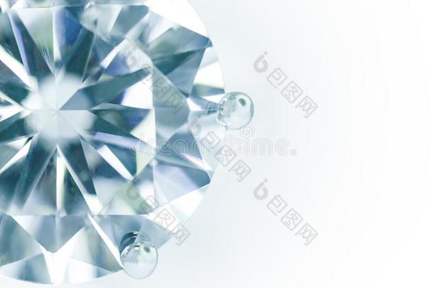 美丽的有小面的钻石戒指珠宝背景圆形的明亮的