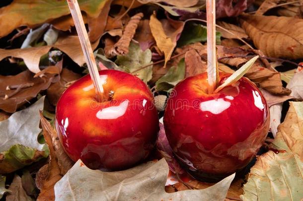 对关于美味的爱苹果:苹果大量的和红色的焦糖,