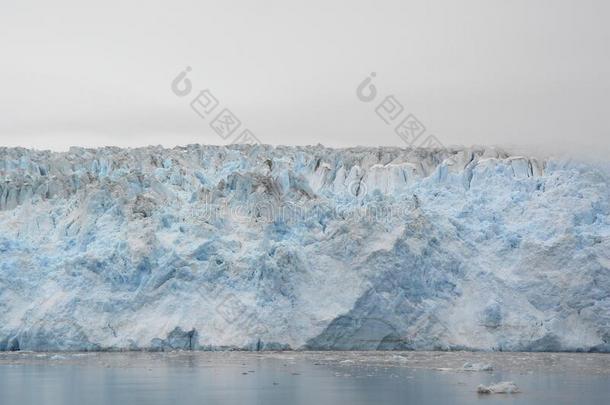 美国<strong>阿拉斯加</strong>州美丽的寒冷的冰河关在上面.