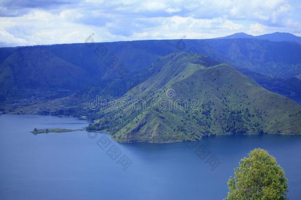 风景关于Tipang村民采用托巴人湖,印尼