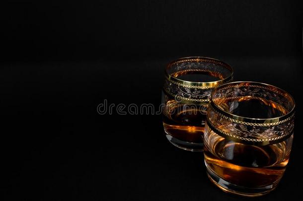 玻璃关于黑暗的红色的威士忌酒,白兰地酒或.波旁威士忌