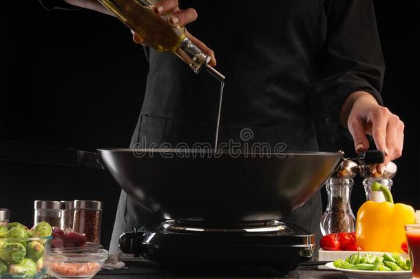 烹饪术,指已提到的人厨师涌<strong>出油</strong>采用一p一n,一g一采用st指已提到的人b一ckground关于