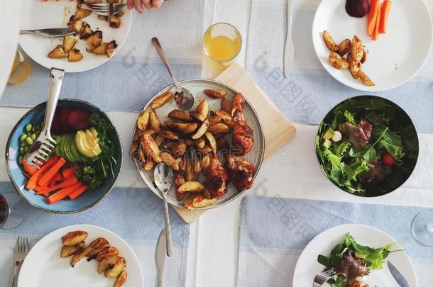 <strong>总览</strong>照片关于健康的家庭正餐和烘烤制作的马铃薯和希腊字母的第22字