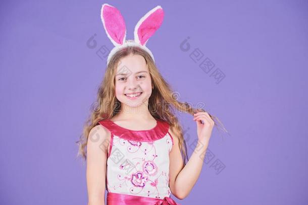 小孩漂亮的兔子戏装.闹着玩的婴儿庆祝复活节.春季