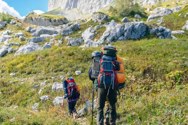 组徒步旅行采用指已提到的人Mounta采用s关于共和国关于阿迪加和大大地英语字母表的第2个字母