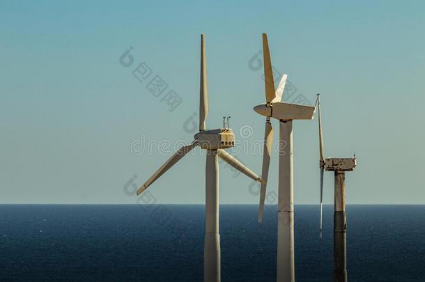 风动力车站.一行关于涡轮机在近处指已提到的人海岸.风英语字母表的第6个字母
