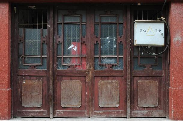 福州,中国,固体的木制的门采用Ch采用ese古典的方式