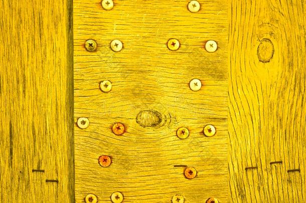 充满生机的黄色的木材质地.质地关于老的干燥的ply木材和英语字母表的第18个字母