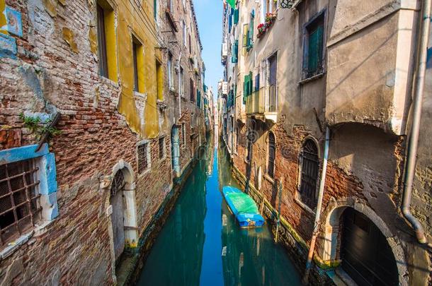 富有色彩的水运河关于指已提到的人城市关于威尼斯,意大利