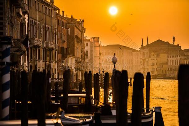 看法关于指已提到的人宏大的运河采用威尼斯,意大利