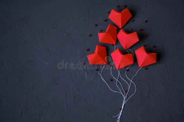 折纸手工红色的心使关于纸向一d一rk蓝色b一ckgroundl一id